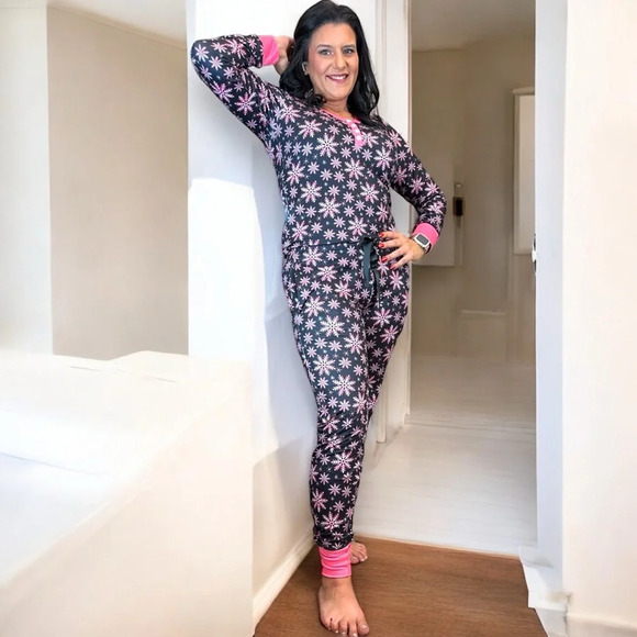 Shirley & Stone jogger pajama lounge set pink‎ snowflake - Picture 4 of 12